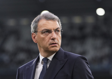 Комолли и Кьеллини наказаны за угрозы арбитру