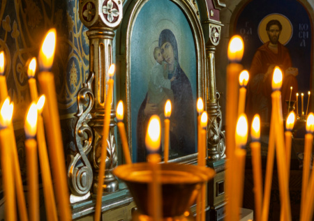 «Сжечь, закопать, захоронить»: диакон объяснил, как утилизировать иконы