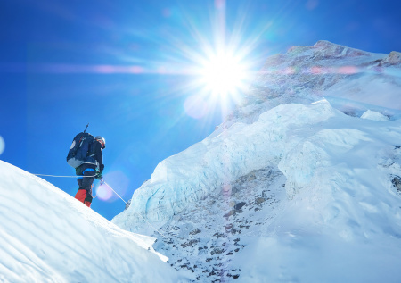 Непалец попал в Книгу рекордов Гиннесса за четыре восхождения на Эверест