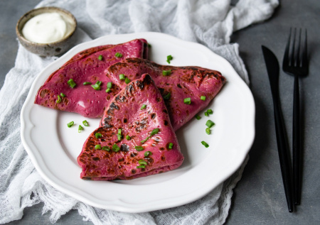 Цветные блины со свеклой: забудьте про скучную выпечку