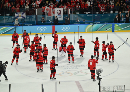 На Олимпиаде развернули российский флаг на 15 минут