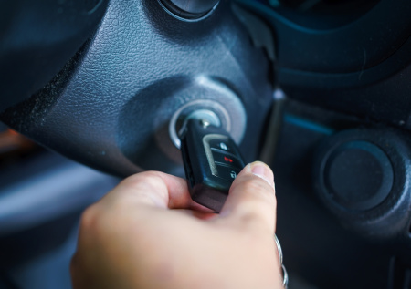 Адвокат предупредил о рисках покупки автомобиля из-за границы