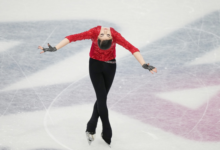 Аделия Петросян выступает в короткой программе одиночного катания среди женщин на Олимпийских играх 2026 года