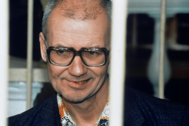 Во время суда над одним из самых известных советских серийных убийц Андреем Романовичем Чикатило (1936–1994)