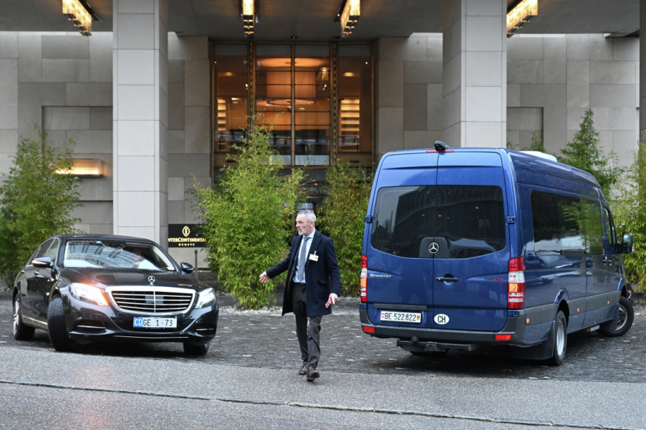 Приезд российской делегации к отелю «Интерконтиненталь» в Женеве, где прошли переговоры представителей России, США и Украины