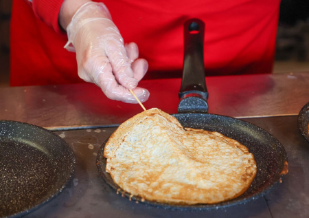 В Балашихе испекли блины для семей участников СВО