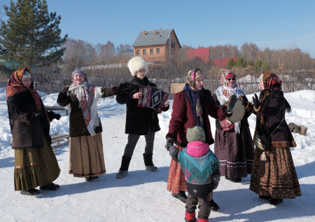 Семейные игры на Масленицу: старинные забавы, которые объединяют поколения