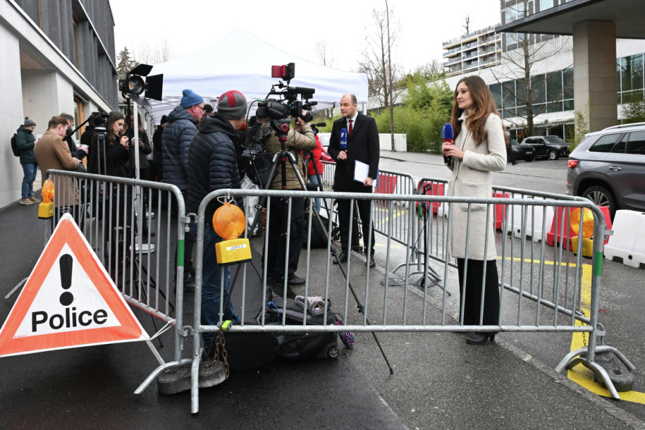 Журналисты у отеля «Интерконтиненталь» в Женеве, где прошли переговоры представителей России, США и Украины