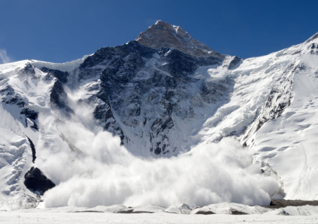 Десять лыжников пропали после схода лавины в Калифорнии