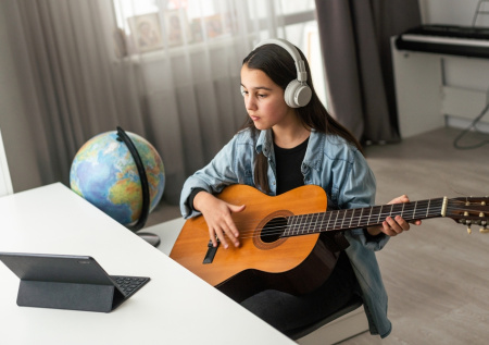 Россиянам раскрыли, оштрафуют ли их за игру на гитаре или караоке дома