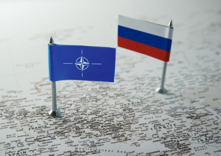 Россия потребовала от НАТО бумажных гарантий нерасширения