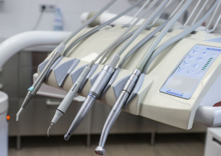 «Ничем не отличается»: стоматолог назвал бесполезную процедуру