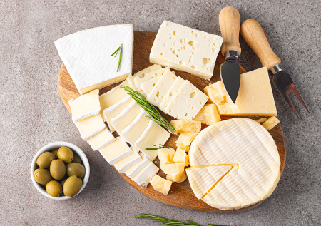 Как вернуть мягкость затвердевшему сыру: простой домашний способ с молоком за один час