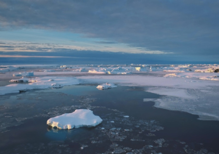 Атомный ледокол «Сибирь» экстренно вышел в Финский залив