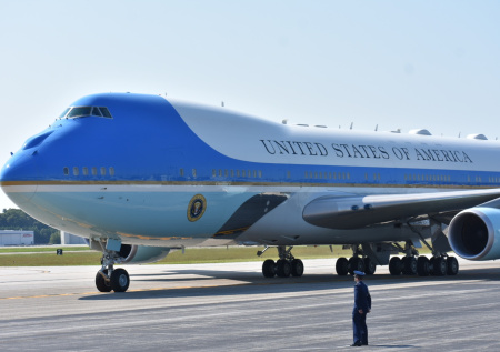 Авиапарк президента США получит новую окраску