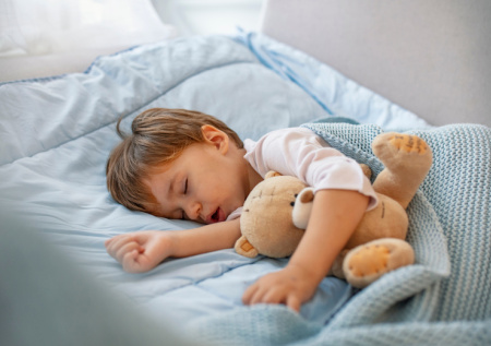 «Мы в шоке»: восьмимесячная дочь певицы Светиковой упала с кровати