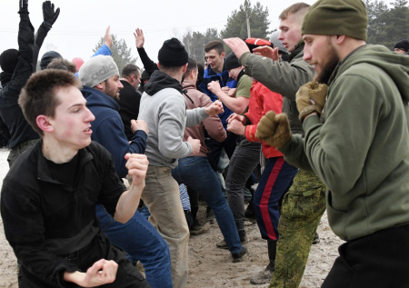 Кулачные бои и молодецкая удаль: забытые традиции масленичных забав
