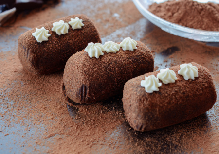 Пирожное «Картошка» больше не покупаю, взбиваю сгущенку и какао — выходит целая гора лакомства