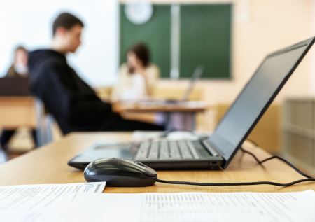 Российские школьники начнут изучать ИИ с пятого класса