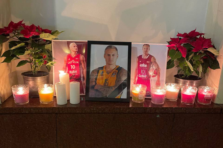 Мемориал Яниса Тиммы у стен посольства Латвии в Москве