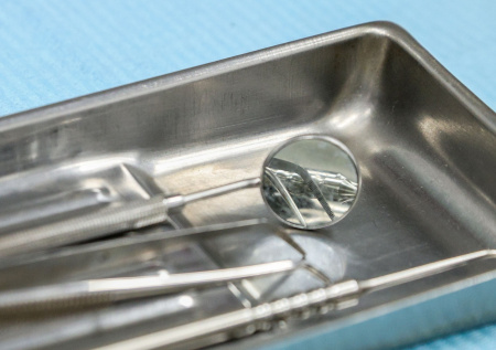 Стоматолог предупредил, о чем могут говорить трещины на языке