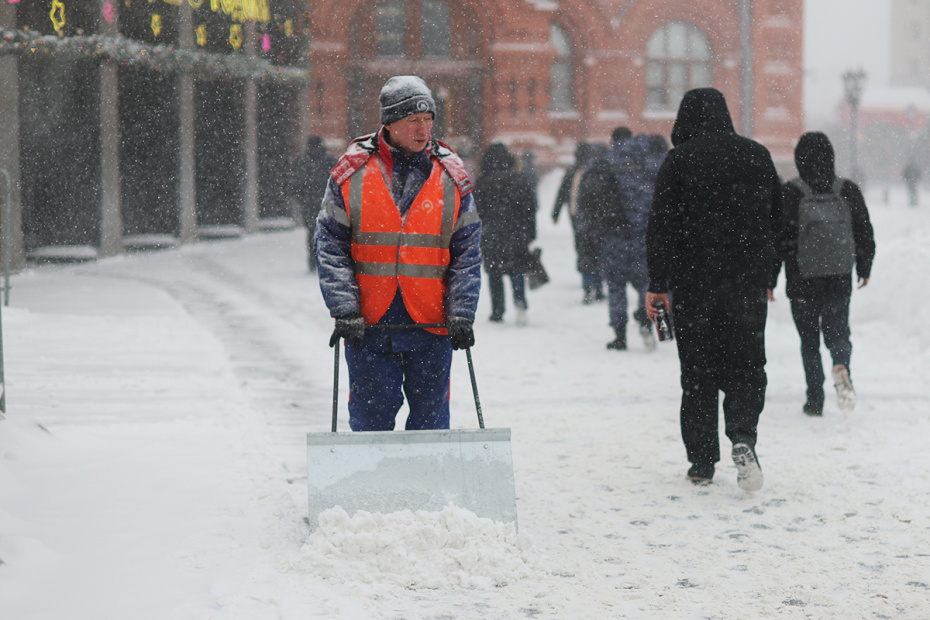 Снегопад в Москве. За сутки в столице прогнозируют выпадение свыше 60% месячной нормы осадков