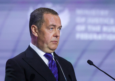 Медведев объяснил, повлияют ли переговоры по Украине на цели СВО