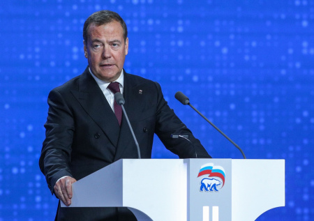 Медведев раскрыл последствия отъезда людей в начале СВО