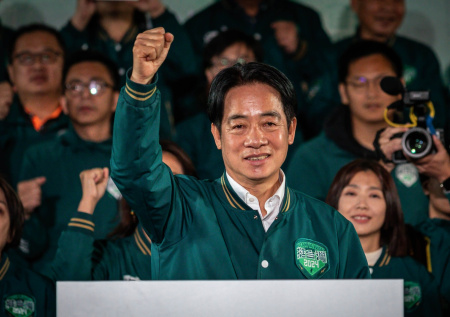 В Тайване настоятеля храма стошнило на президента в прямом эфире