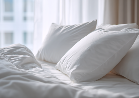 Эффект отеля: почему в гостинице мы спим лучше и как повторить это дома