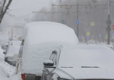 Почти 140 рейсов задержали и отменили в Москве из-за мощнейшего снегопада