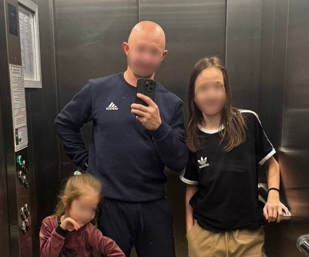 Ева и Аврора с отцом