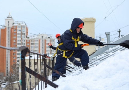 Юрист объяснила, кто виноват в травмах от снега и льда