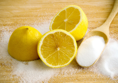 Один лимон и 100 граммов соли — домашние приправы вкуснее магазинных: 2 простых рецепта для мяса, рыбы и салатов