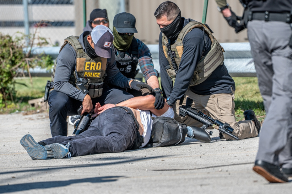 Миграционная полиция ICE