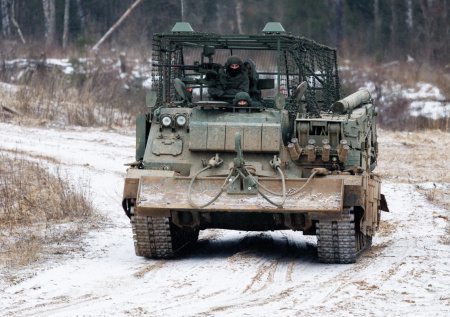 Армия России получила партию улучшенных бронемашин БРЭМ-80