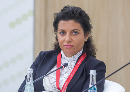 «Я не карлик-нос»: Симоньян сделала неожиданное признание о своей обуви