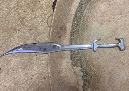 Полиция изъяла у россиянина самодельную копию древнего меча