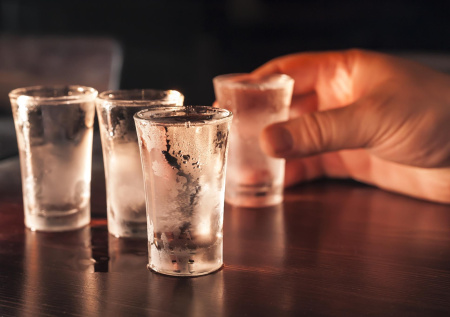 Нарколог напомнил о смертельной опасности алкоголя