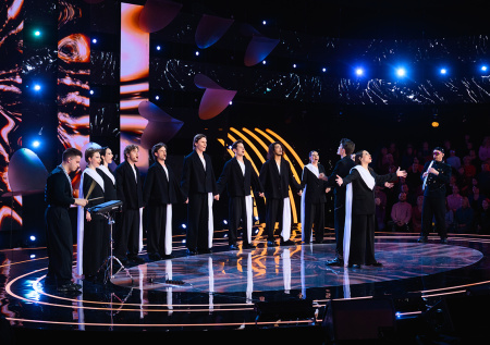 Слезы Лазарева, танцы Баскова: яркие фото шоу «Ну-ка, все вместе! Хором!»