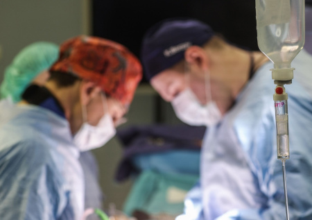 Врачи из Нового Уренгоя спасли зрение недоношенному ребенку