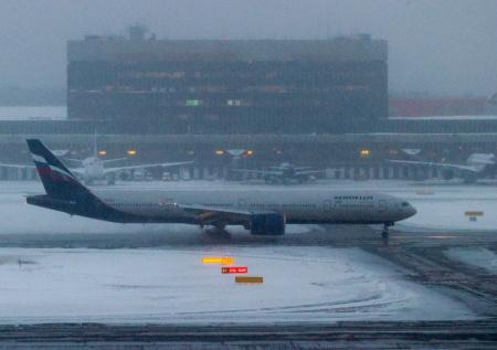 Столичные аэропорты оказались парализованы снегопадом