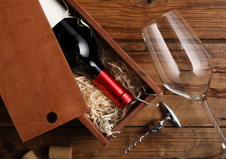 «Вина вдолгую»: россиянам ответили, что подарить мужчине на 23 Февраля