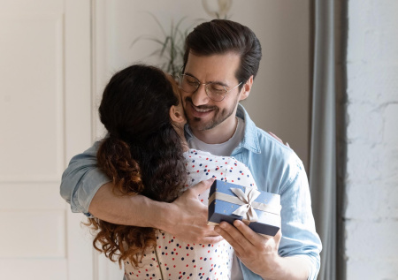 Дизайнер дала советы по выбору подарков к грядущим праздникам