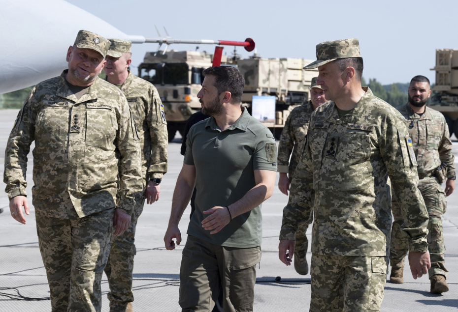 Валерий Залужный и Владимир Зеленский в День ВВС, 2023 год