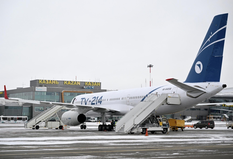 Произведенный на Казанском авиационном заводе среднемагистральный пассажирский лайнер Ту-214