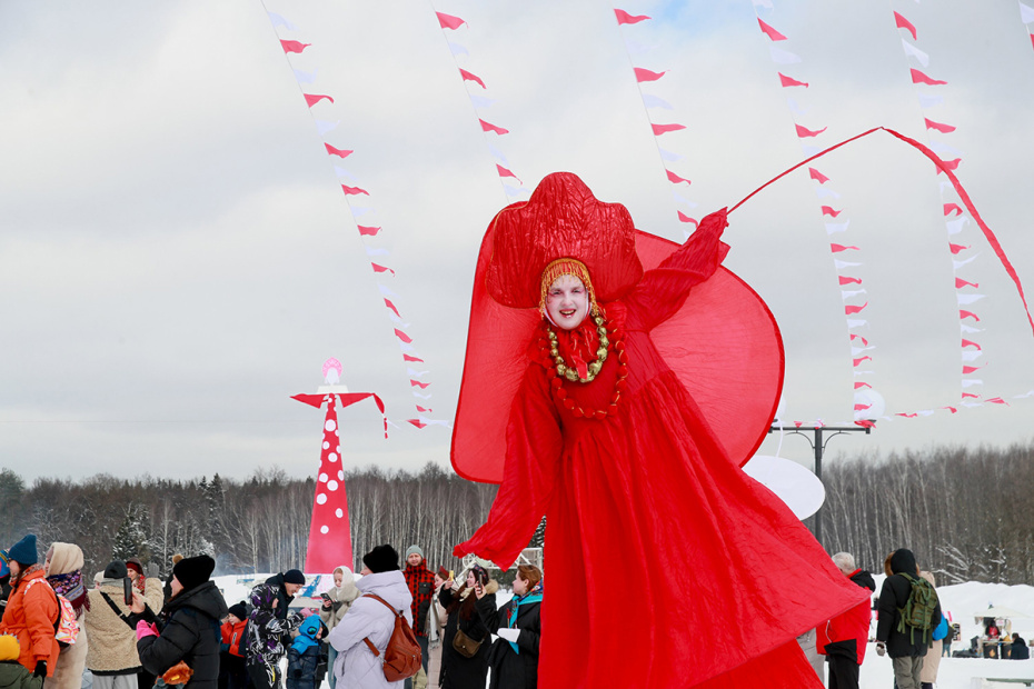 «Главная Масленица России» на территории музея-заповедника «Горки Ленинские» в Подмосковье, посвященная Году единства народов России
