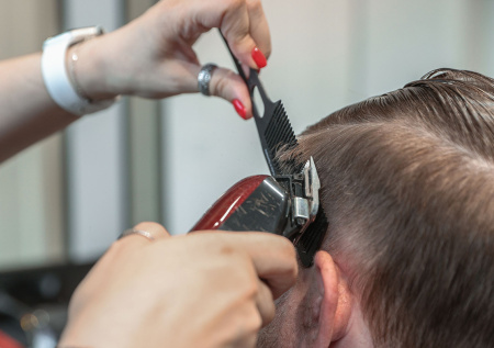 Сны о стрижке волос: толкование для мужчин и женщин