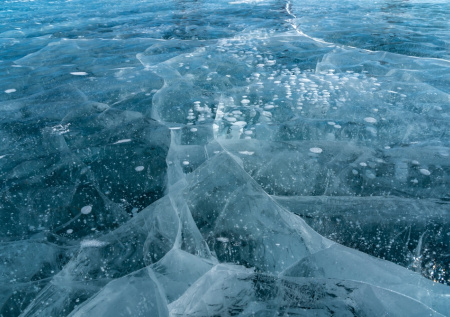 Водолазы приступили к извлечению тел китайских туристов из Байкала