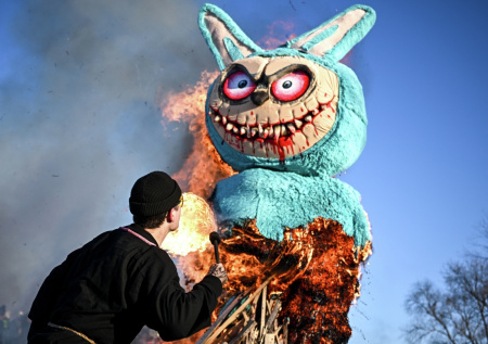 Зубастого любимца детей отправили на костер в российском регионе